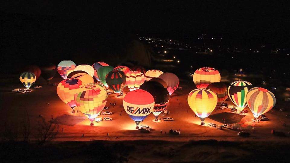 a lamp that is lit up at night